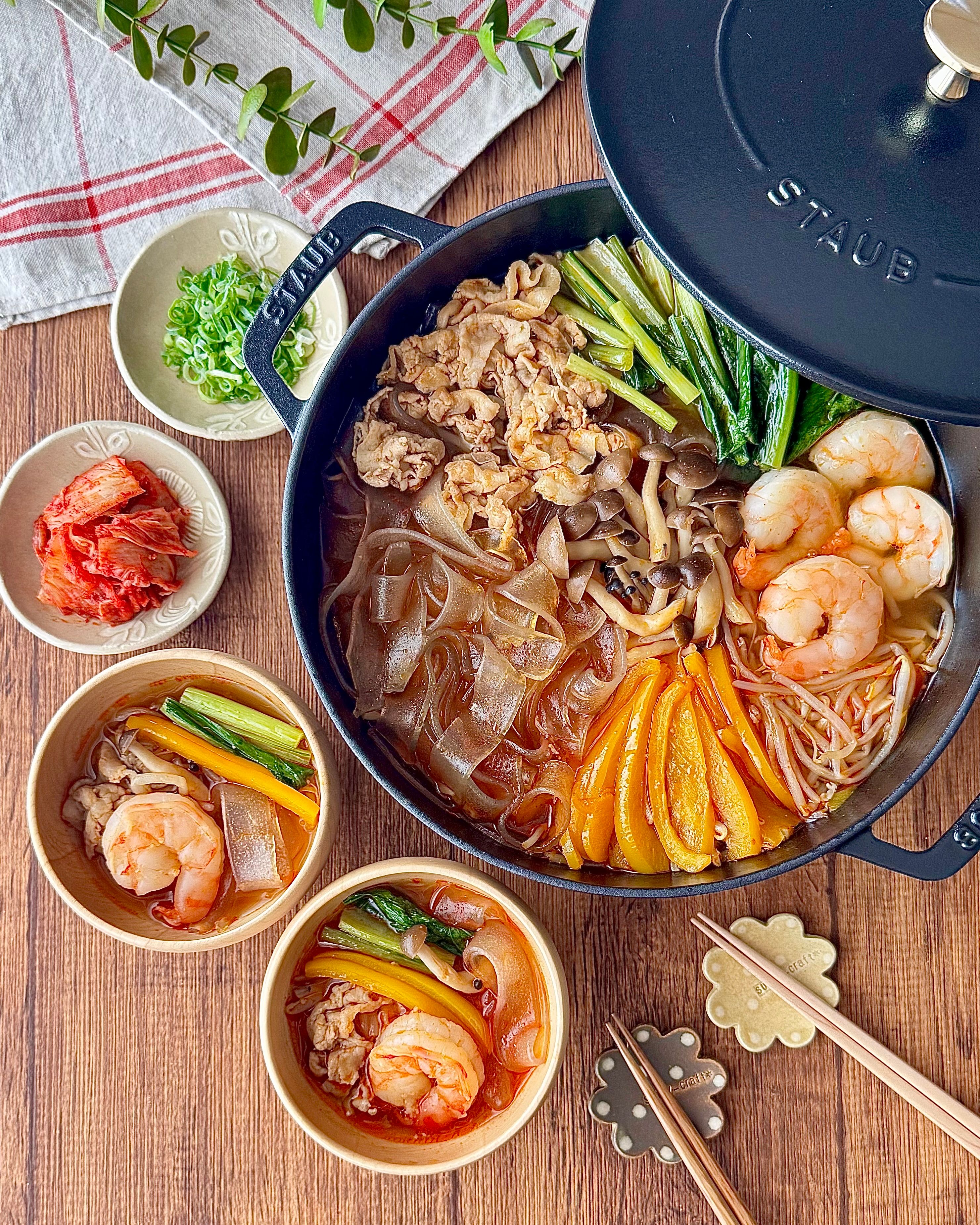 絶品おすすめ鍋レシピ3選】自宅にある材料ですぐに作れて簡単 | ヨムーノ