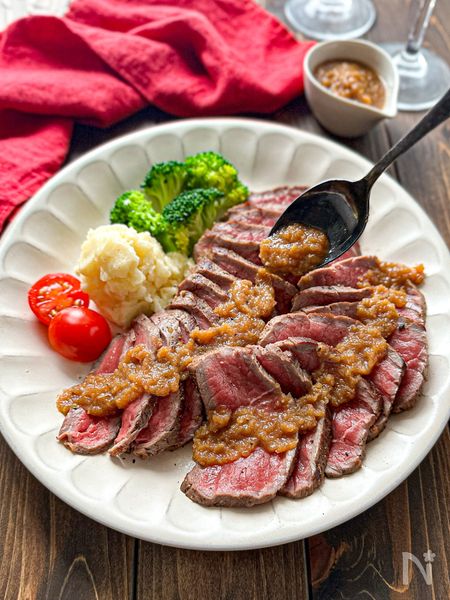 まいのごはん。さんの【フライパンだけで簡単やわらか】和風ソースのローストビーフ