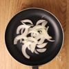 【業務スーパー】優しい味わい♪エビフライの卵とじ丼の工程1