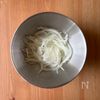 5分で完成!【ひじきと新玉ねぎのさっぱりサラダ】胡麻油香る♩の工程1