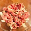 〖レンジで簡単〗豚こまとしめじのバタポン!ご飯が進むの工程1