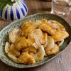 やみつき!「新玉ねぎと鶏むね肉のガーリックバターポン酢炒め」