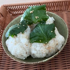 安眠の作ってみた!投稿(【おにぎり専門店の味】
大葉の旨ダレ漬けのごま塩おにぎり)