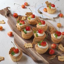 さくらんぼのちっちゃなカップケーキ【とろ生チーズクリーム】