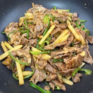 かなてぃの作ってみた!投稿(【豚肉とじゃがいもで青椒肉絲】天才的に旨い♡時短でパパッと！)