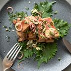 焦がし醤油のマグロのステーキ〜薬味を添えて〜