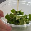 【5分でできる！レンジで！ちぎりピーマンのおかか和え】簡単！の工程2