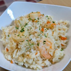 まゆのの作ってみた!投稿(【炊飯器で簡単♪ガーリック海老ピラフ】夏休みランチに♡︎)