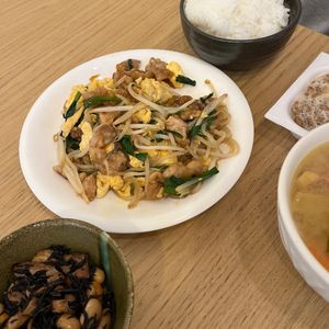 ぱるの作ってみた!投稿(【豚もやしニラたま】10分で完成!パパっと美味しく栄養満点♪)