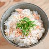 おかわりしたくなっちゃう!塩鮭と新玉ねぎの混ぜごはん