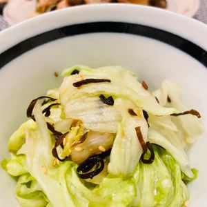 ちひろの作ってみた!投稿(抱えて食べたい♩やみつき塩昆レタス)