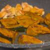 切って炒めるだけ🍳カボチャとチキンのハニマス炒め🎃の工程4
