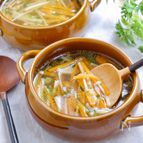 簡単に作れる♡『にんじんとえのきとねぎのごま風味スープ』