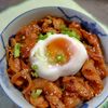 コスモスの作ってみた!投稿(ヤンニョムカルビ丼【辛みと温玉がよく合う♪かきこむ美味しさ】)