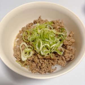 し☆の作ってみた!投稿(【肉味噌そぼろ】材料2つで爆速&ガッツリ)