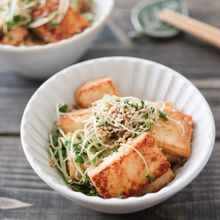 厚揚げとブロッコリースプラウトの胡麻和え