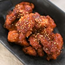 辛甘酸っぱいタレがクセになる！ヤンニョムチキン