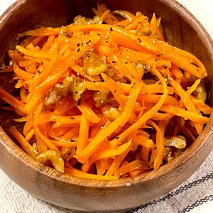 michuの作ってみた!投稿(簡単に作れる！にんじんとくるみのサラダ)