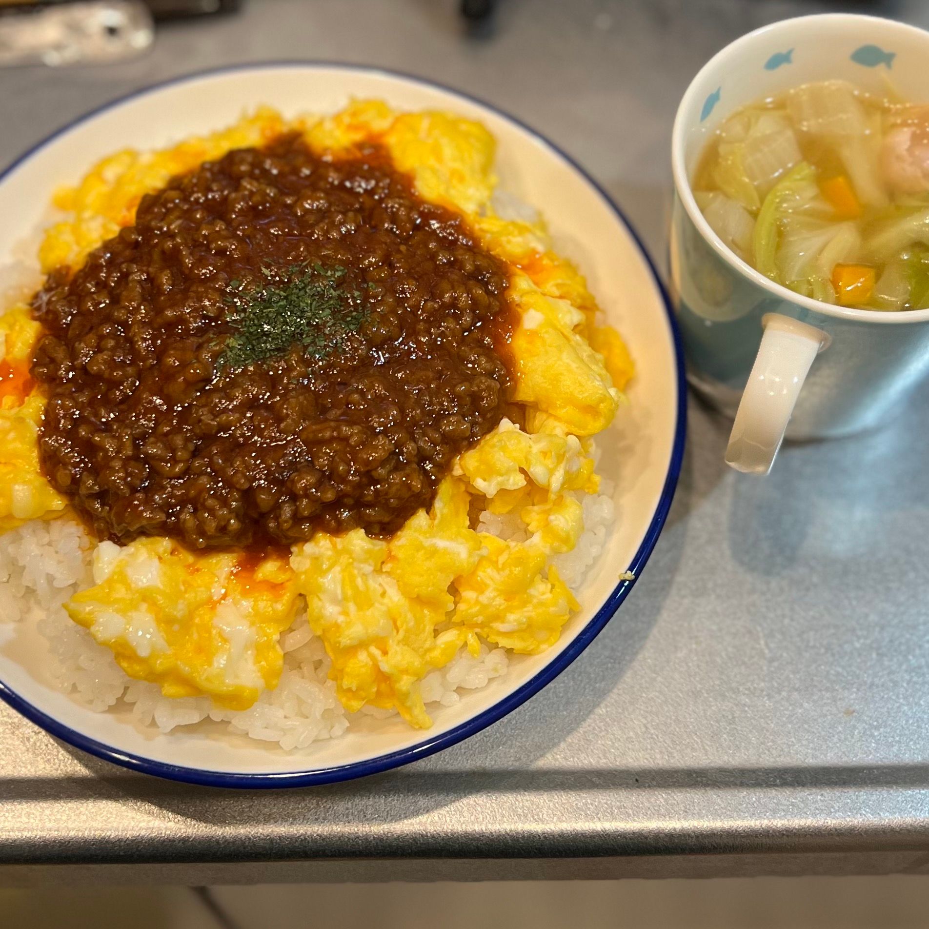 チーたまカレーそぼろご飯】包丁不要♡5分で絶品♬ランチにもの作って