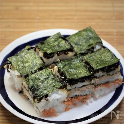 ごま昆布、鮭、ツナマヨの押し「おむすび」