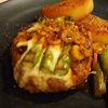 まもの作ってみた!投稿(ワンパン♪アスパラハンバーグ-にんにく醤油ソース新玉ねぎ添え)