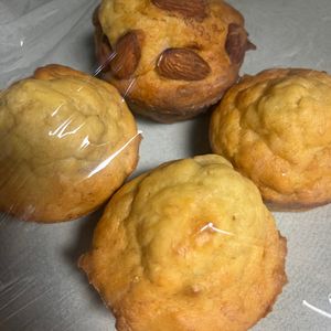 かおるこの作ってみた!投稿(バナナとリコッタチーズのハニーマフィン)