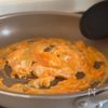 子どもが大好きな味付け！【豚玉ほうれん草のケチャップ炒め】の工程2
