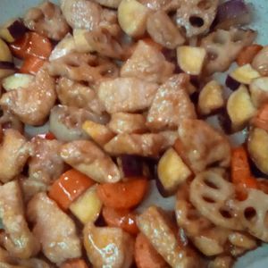 鶏皮坊主の作ってみた!投稿(『根菜と鶏肉のガリバタ醤油炒め』照りっと食欲そそる♪)