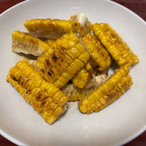 りんごの作ってみた!投稿(＼ペロッと完食♪／やみつきの焼きとうもろこし(屋台の味))