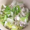 【濃厚なスープがクセになる】豚バラと白菜のごま鶏スープの工程3