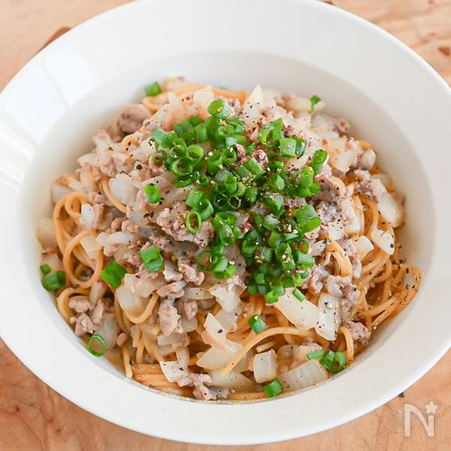 新玉ねぎをたっぷり味わう♪新玉ねぎと豚ひき肉のパスタ