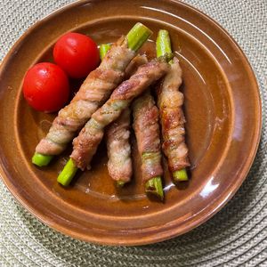 akabecoの作ってみた!投稿(甘辛だれでごはんがすすむ!アスパラの肉巻き)