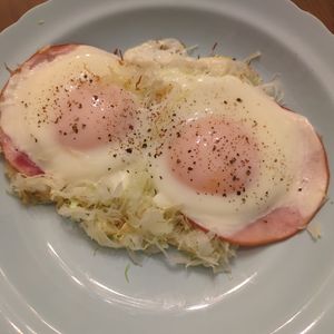 たりおの作ってみた!投稿(ほんのひと手間!千切りキャベツのハムエッグ)