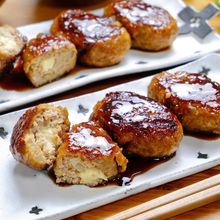 俵型の絶品豚つくね♡『チーズIN甘辛つくねバーグ』