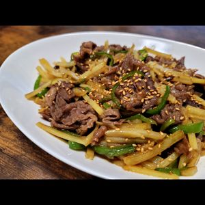 ‪まぁみ🍻🫧‪💛の作ってみた!投稿(お肉がやわらか♪『豚こまと新じゃがのオイスター炒め』)