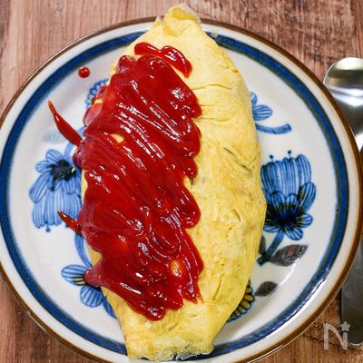 じゃが挽き肉のデミケチャップオムレツ