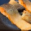 ご飯進む‼︎『鮭の照り焼きバター』子供も喜ぶ魚料理♡の工程1