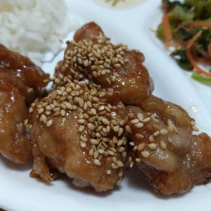1460317の作ってみた!投稿(【包丁不要!カリカリ豚こまの甘酢ごま和え】子供爆食♡︎)