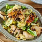 簡単節約♩【鶏胸肉とキャベツの塩昆布炒め】