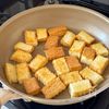 厚揚げときのこのガリバタ醤油炒めの工程2
