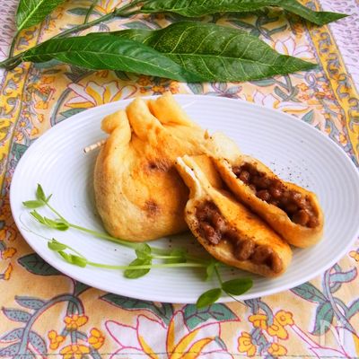 油揚げの納豆チリチーズ詰め焼き