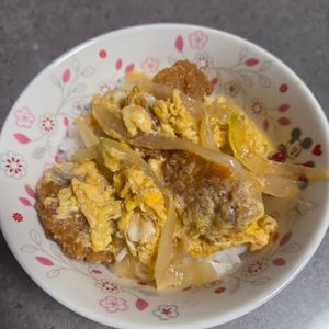 yossyの作ってみた!投稿(【絶品☆かつ丼】食堂の味♡味しみカツと旨い汁でご飯ガッツリ！)