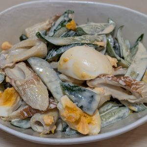 ともの作ってみた!投稿(きゅうりとちくわのオイマヨ卵サラダ丨お箸が止まらんデリサラダ)