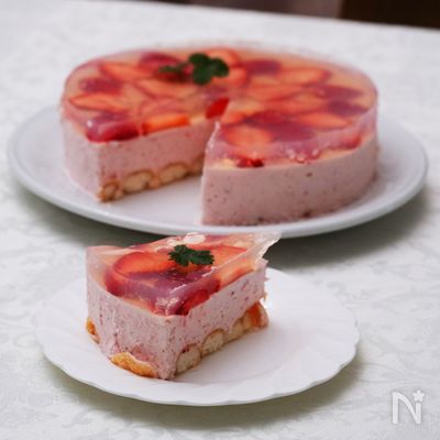 いちごのババロア　いちごゼリーのせ