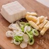 【豆腐と長ねぎと油揚げのお味噌汁】サッと煮るだけ♪の工程1