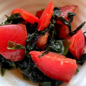 咲月の作ってみた!投稿(5分で完成！【トマトとわかめの中華風ツナサラダ】胡麻油香る♩)