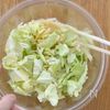 混ぜてチンするだけ!小腹が空いた時の【レンチンお好み焼き】の工程1