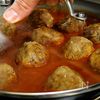 『肉だんごのトマト煮込み』材料シンプル、味一流。の工程6