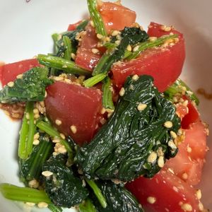 ゆっこの作ってみた!投稿(【ほうれん草とトマトのごま和え】旨味たっぷり♡さっぱり副菜♬)
