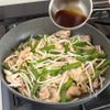 ご飯がすすむ！豚こまともやしのスタミナニラ炒めの工程5